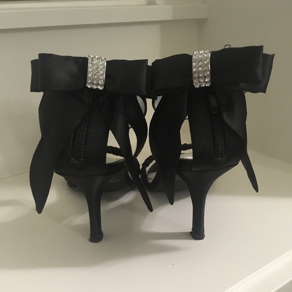 Dressy heels size 7.5 - Picture 1 of 4